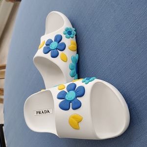 Prada slides